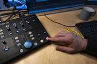 regie im sprecherstudio sachtextaufnahme serioes